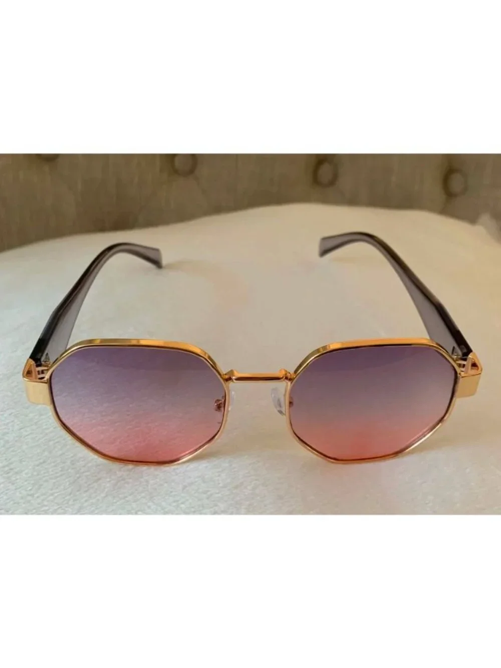 Unisex Vintage Style Octagonal Gold Frame Sunglasses W/ Grey-Pink Gradient Lens